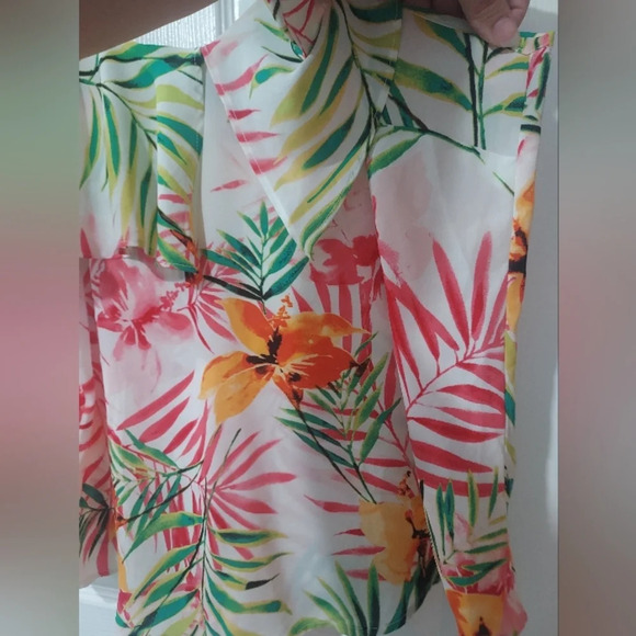 7th Avenue NY&CO Multicolored Floral Ruffled Cold-Shoulder Top in Size XL - Picture 6 of 9